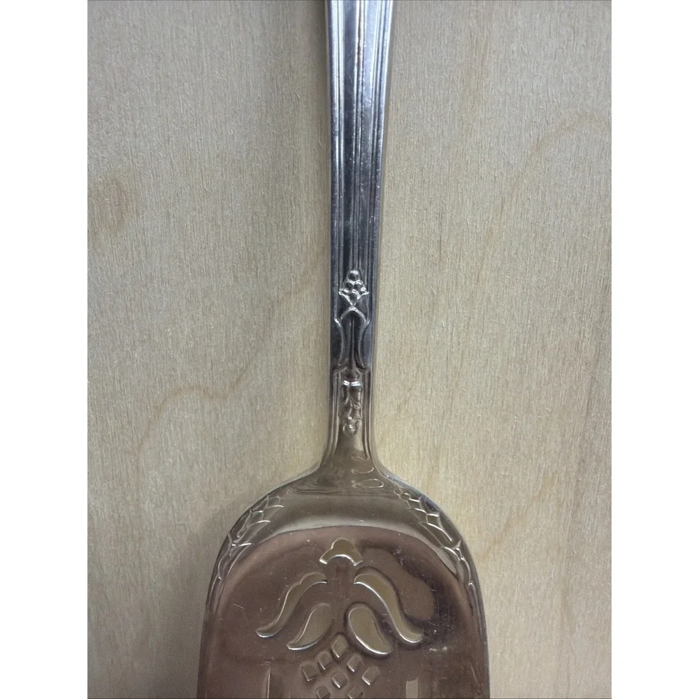 Holmes & Edwards IS Spring Garden Cake Pie Server Silverware‎